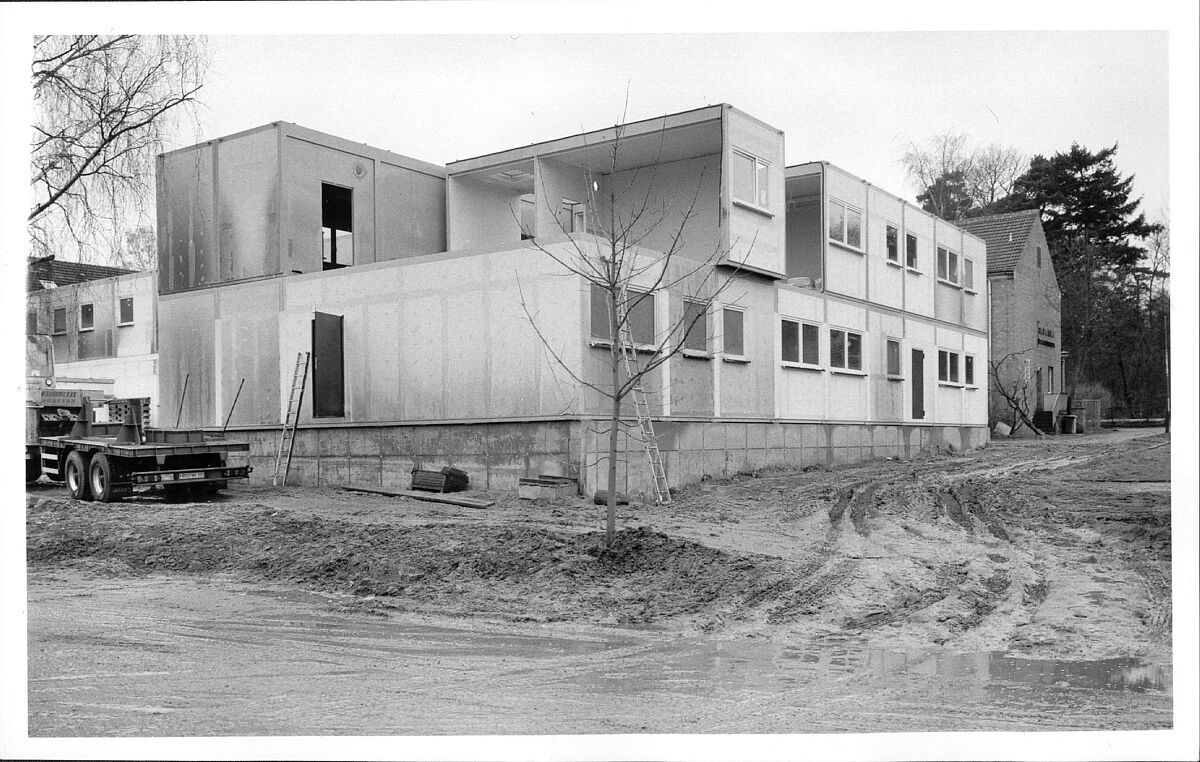 Im Dr.-Lorenz-Weg entsteht als Zwischenlösung ein Containerbau.