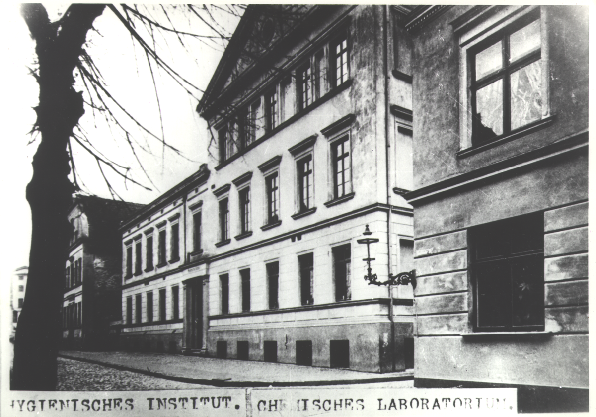 Blick auf das Chemische Laboratorium und das Hygienische Institut (um 1920)