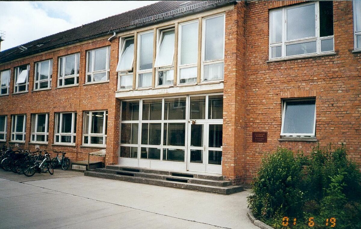 Die ehemalige Fachschule für Veterinärmedizin wird dem Institut übergeben.